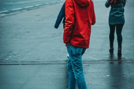 Is it acceptable for a man to wear women's jeans?